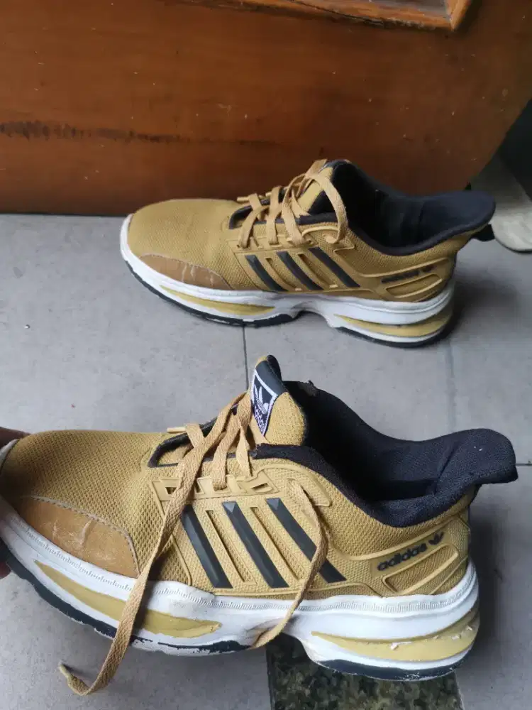 Sepatu Adidas Made in vietnam