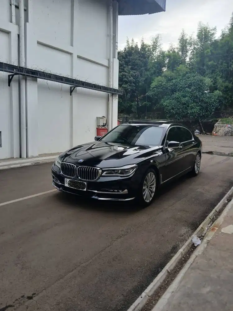 BMW 740li Pure Execellence (TIPE TERTINGGI)