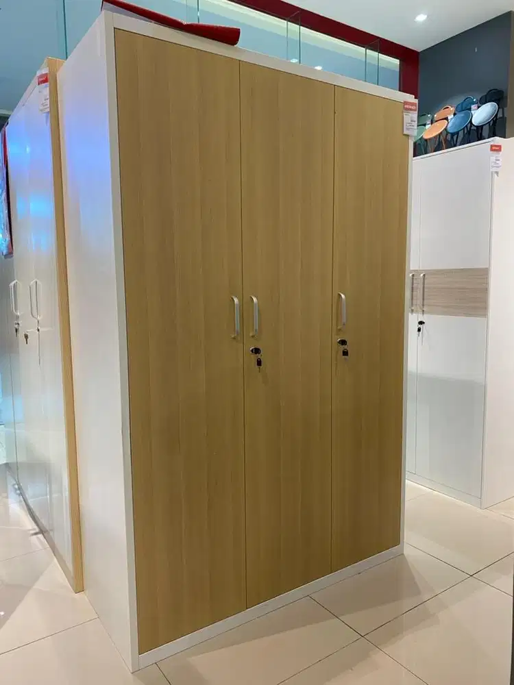 LEMARI BAJU BESI ANTI RAYAP