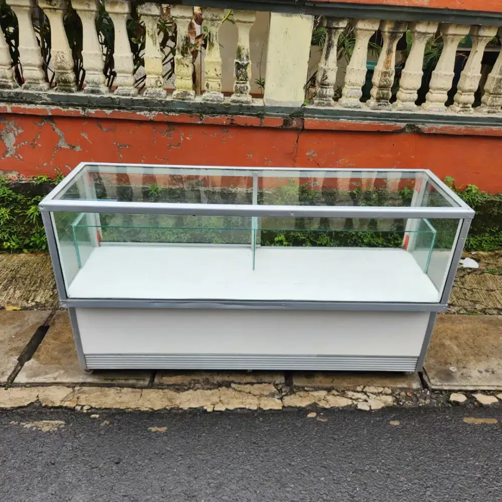 Etalase Aluminium 150cm