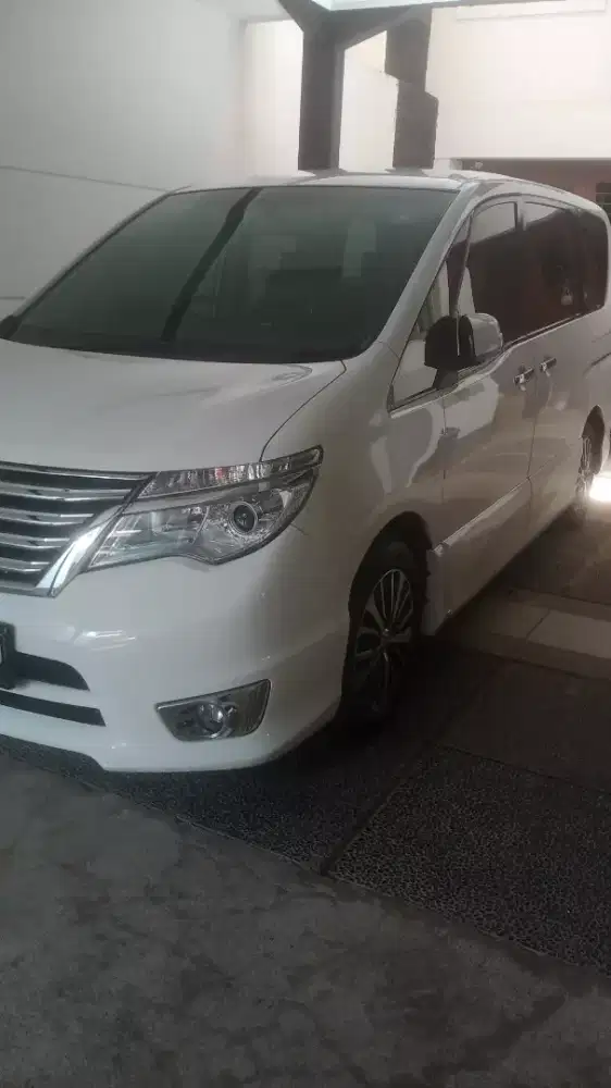 Jual Nissan Serena matic 2016