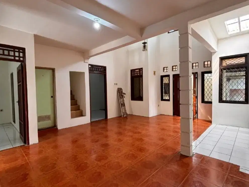 Rumah kos kosan bangunan 2 lantai dijual sangat murah lokasi pinggir jalan raya