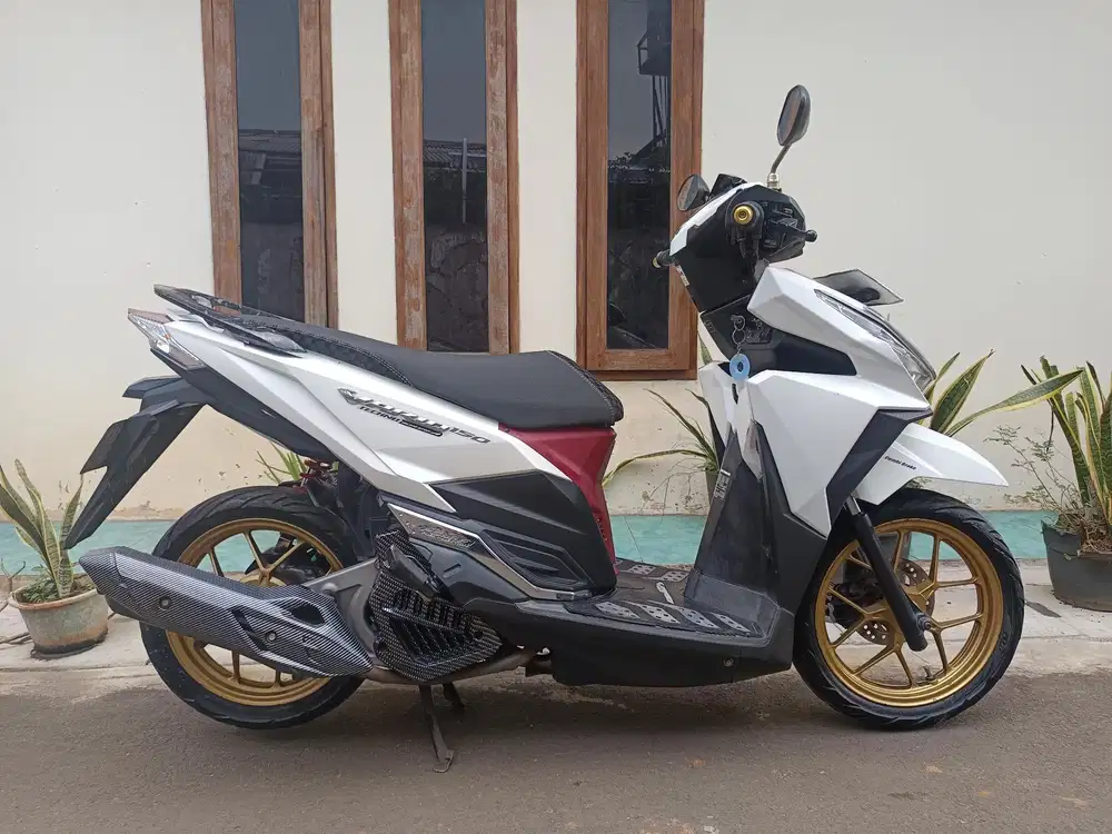 Di jual cepat vario led iss cbs 150 2016 siap pakai