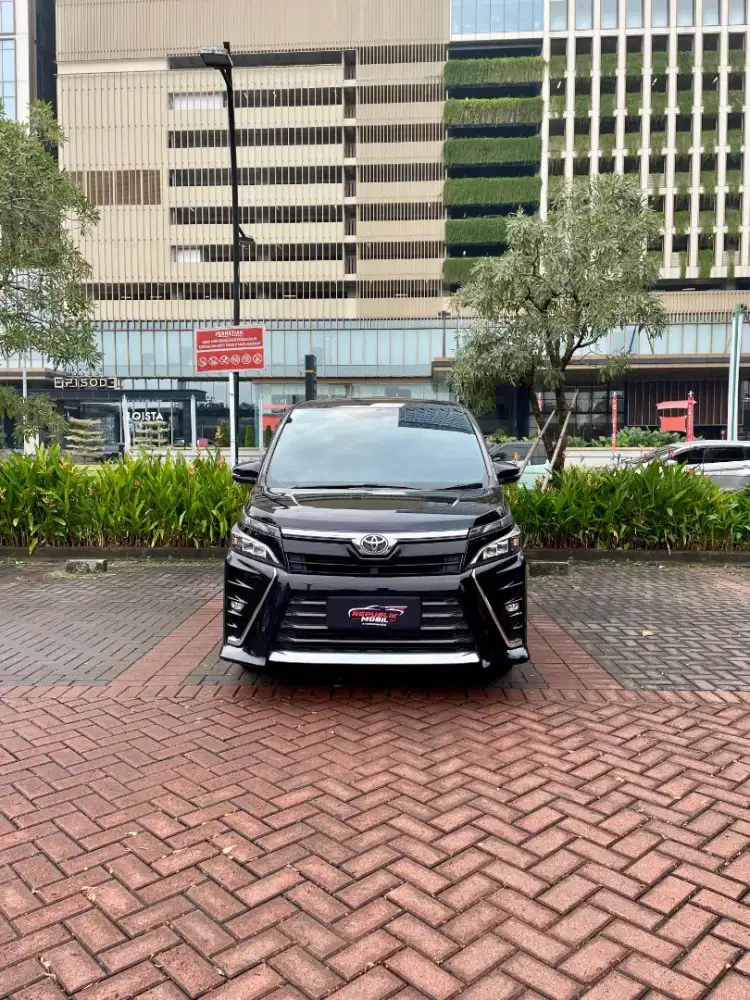 Toyota Voxy 2.0 CVT 2020