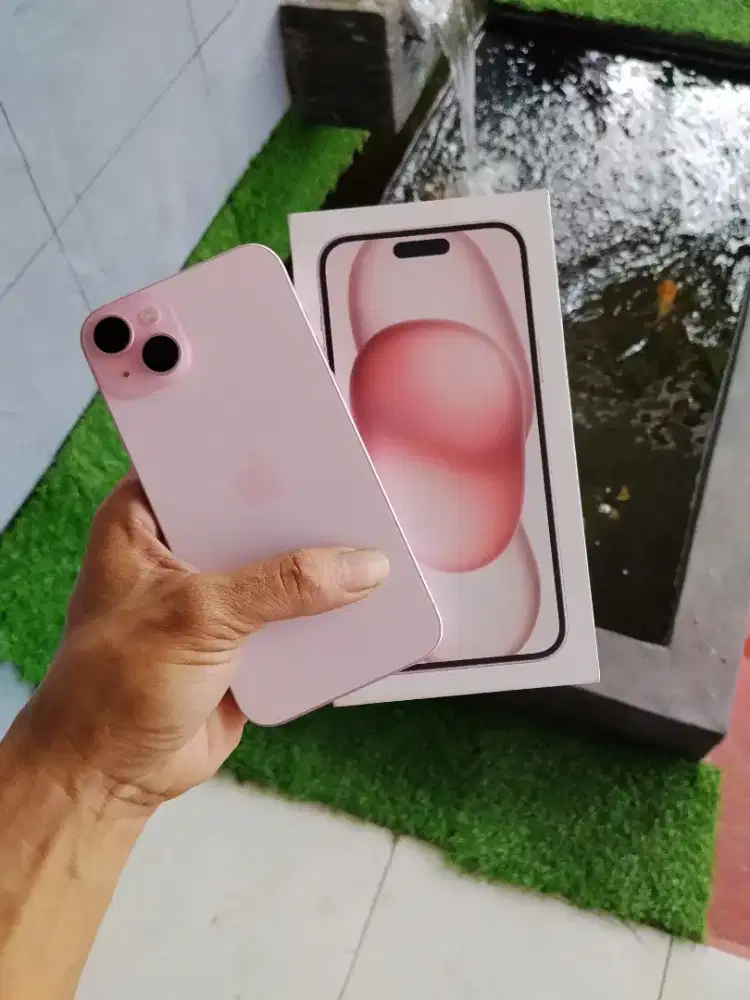 Iphone 15 plus 128gb fullset original resmi kondisi mulus like new
