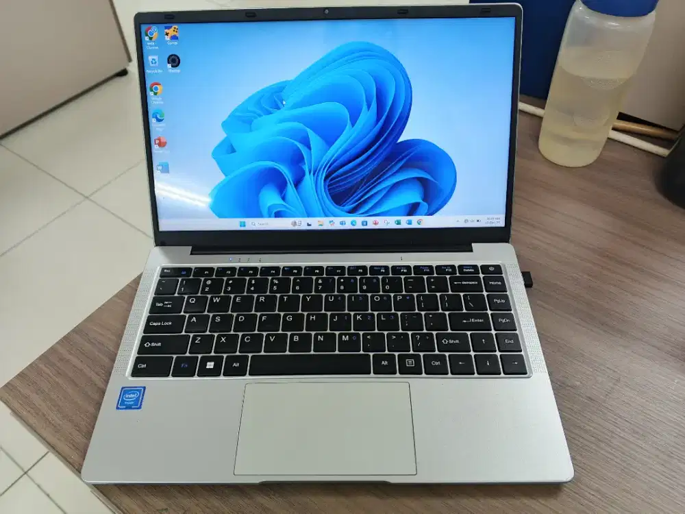 Laptop CNAST  Ram 16 SSD 256