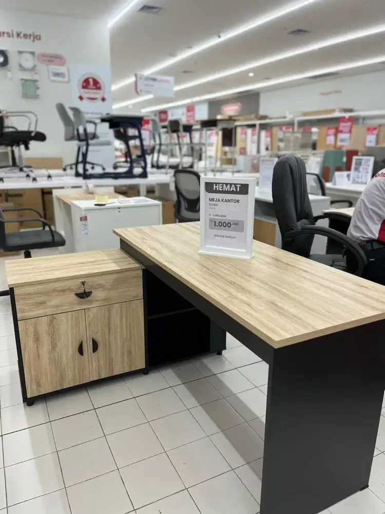 Meja kantor selma artos