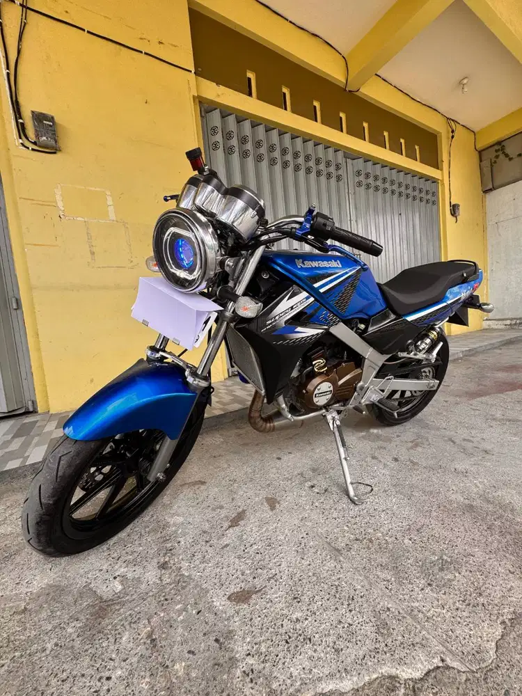 Kawasaki Ninja R Tahun 2014 Warna Biru, jarak tempuh hanya 14.000 km