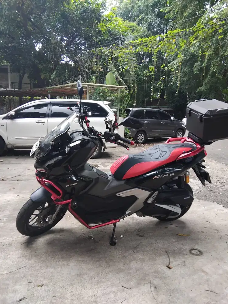 Honda ADV 160 2024 Hitam Kondisi Mulus – Siap pakai