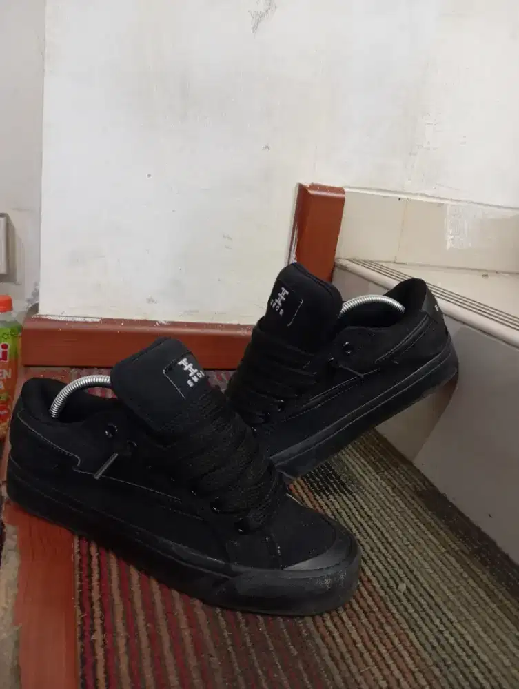 Sepatu Gemuk Emoe Full Black