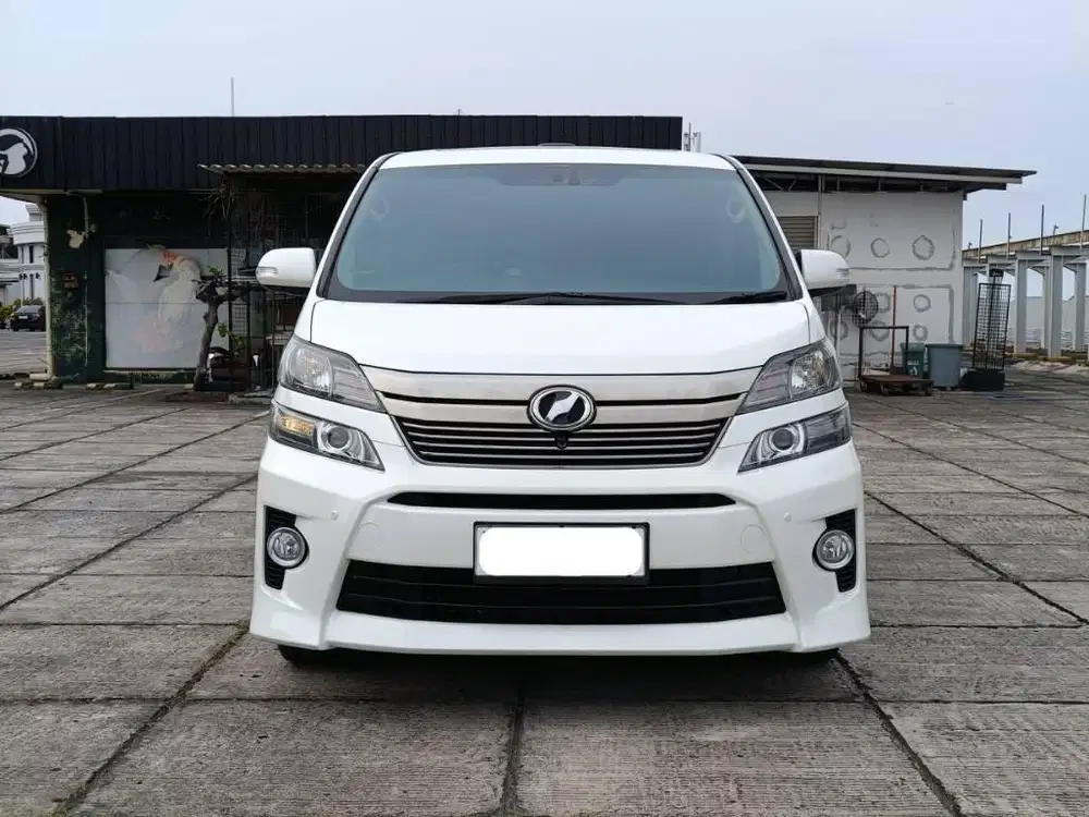 Vellfire ZG Premium Sound 2.4 AT 2013
