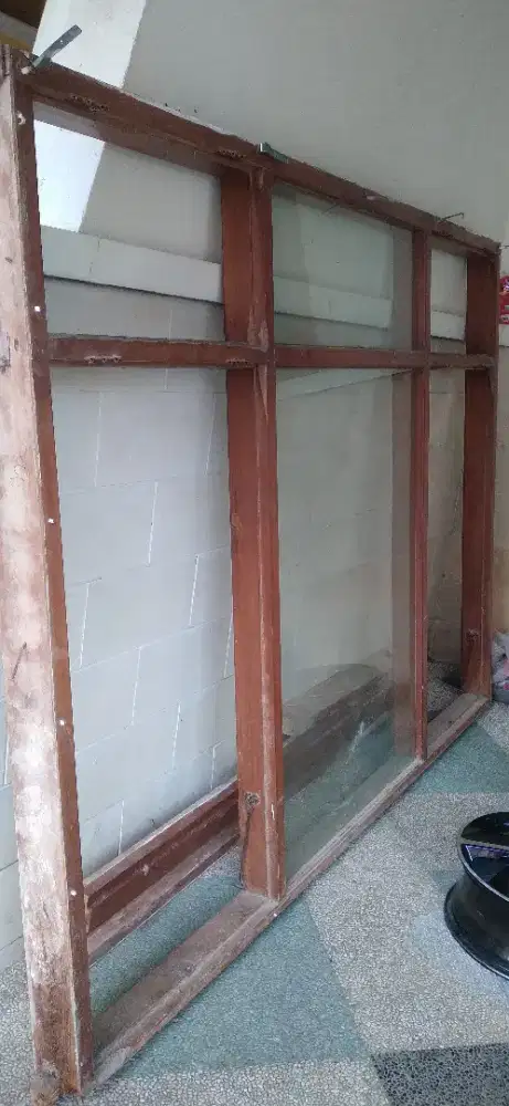 Kusen jendela Jati Tua usia 15th+