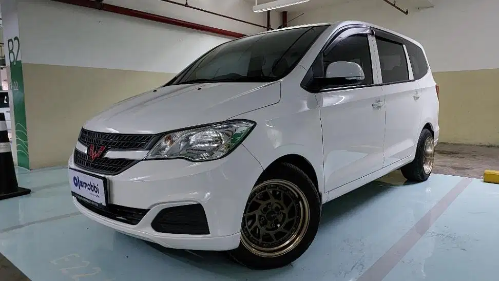 Pajak Panjang Wuling Confero  1.5 Bensin-MT 2019 Putih