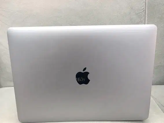 MACBOOK PRO 2017 RAM 8 GB Storage 256 GB