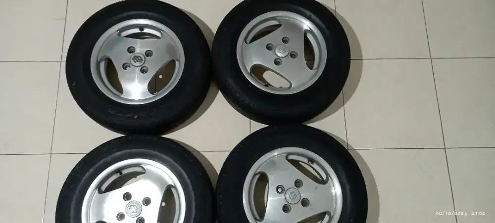 VELG ring 13 pcd 4x100 + BAN 90% masih tebal semua tahun 2024