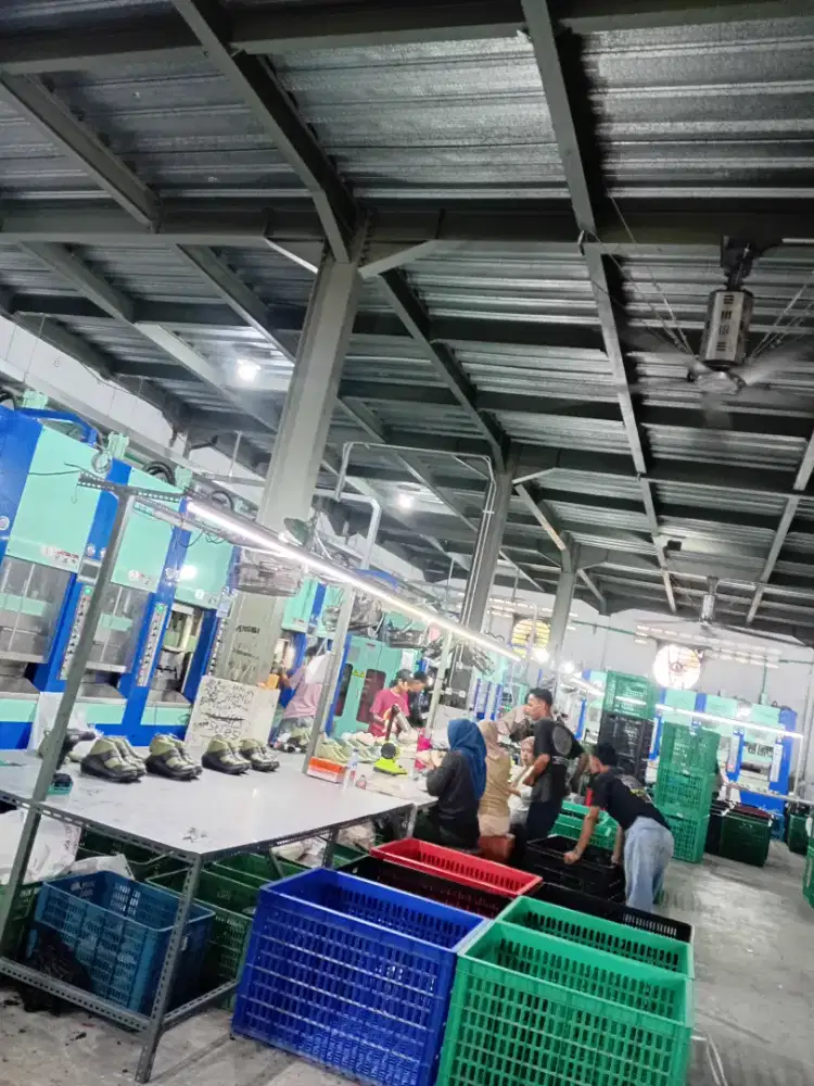 Loker untuk laki-laki bagian mesin