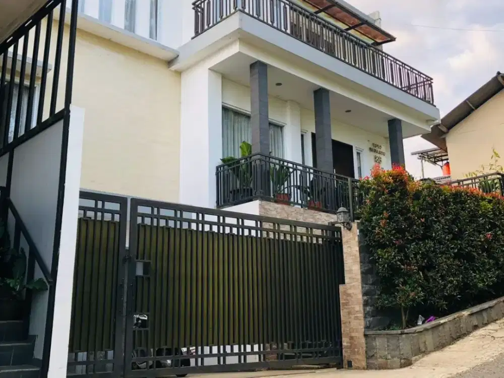 Rumah Mewah 3 Lantai + Gazebo Eksklusif – Hunian Nyaman Bernuansa Villa di Jantung Wisata Lembang