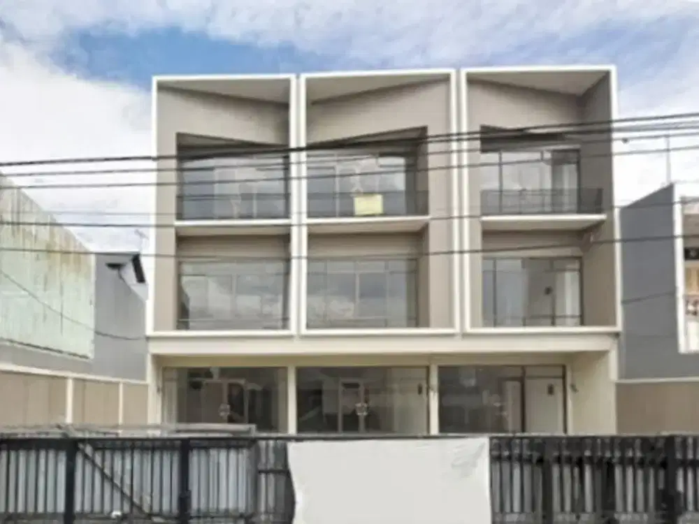 RUKO BARU 3 LANTAI PARKIR LUAS DI JATINEGARA JAKARTA TIMUR