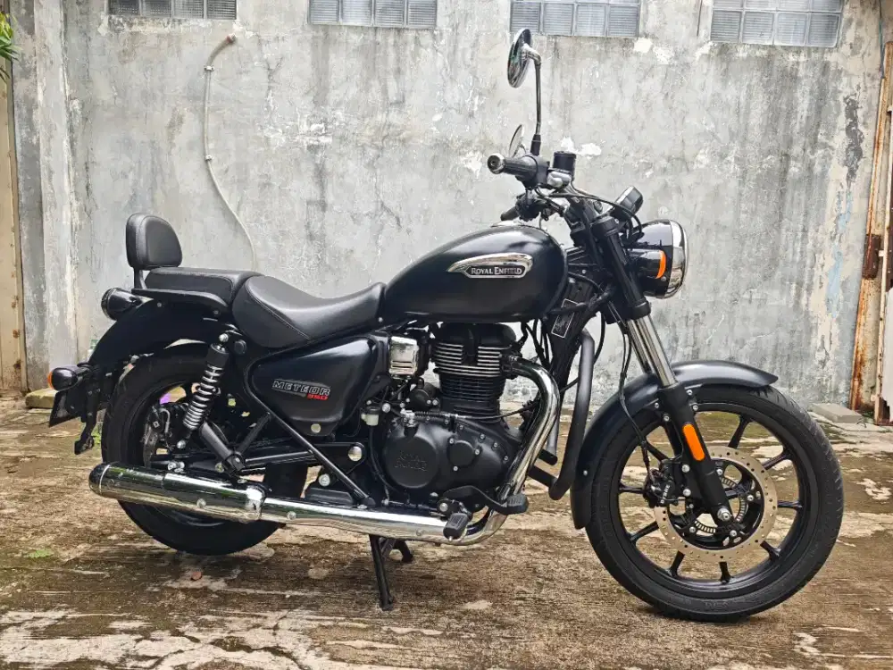 Bs kredirlt/TT Royal Enfield 350 Classic low KM Hunter Meteor Stellar