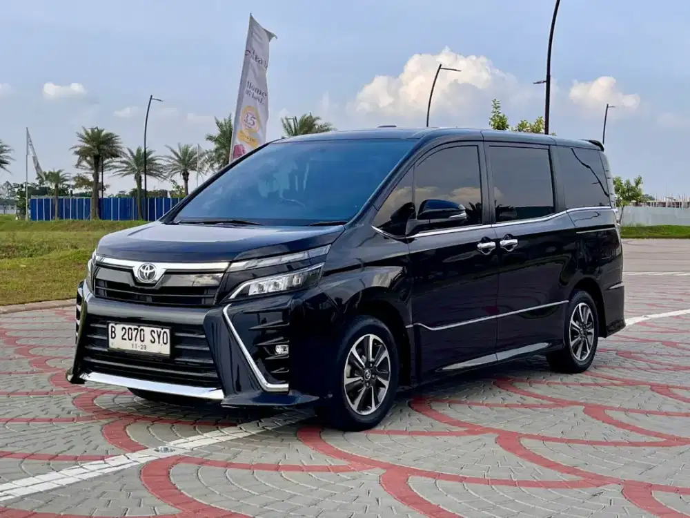[Tdp 5 Juta ] Toyota Voxy 2.0 Automatic 2018 Bensin Hitam Metalik