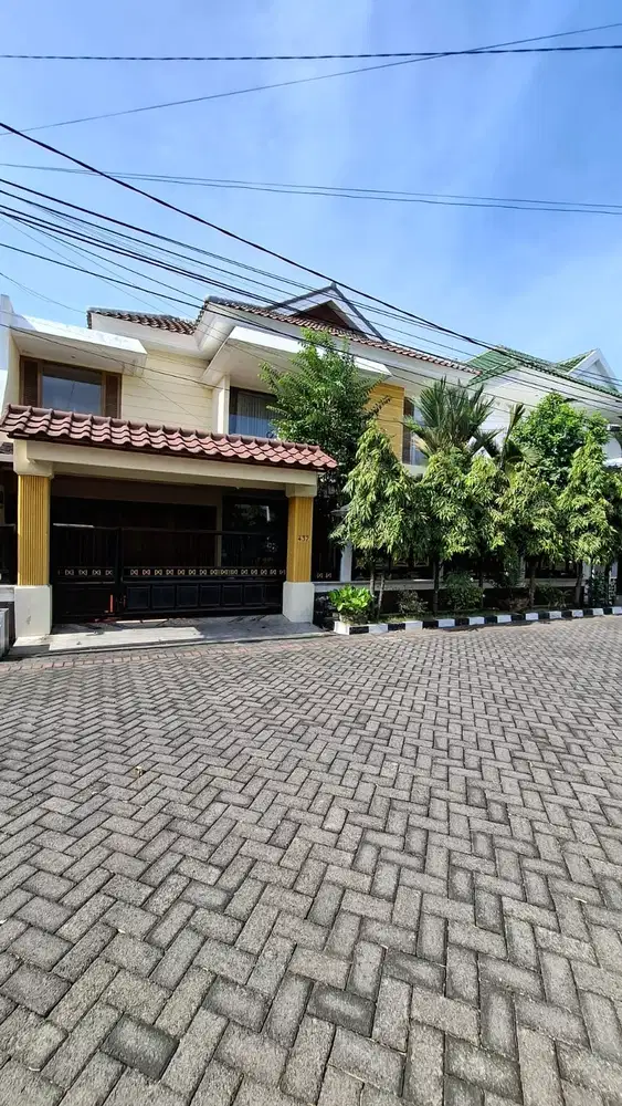 Dijual Rumah Terawat 2 Lantai Manyar Kertoadi Surabaya Barat