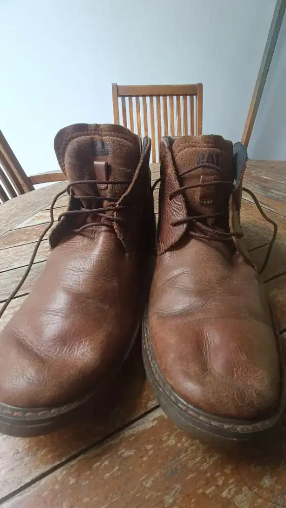 Sepatu Kulit CAT uk 42