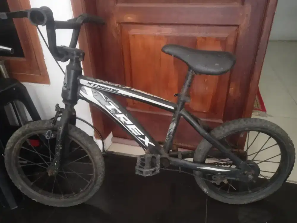 Sepeda BMX UK. 16