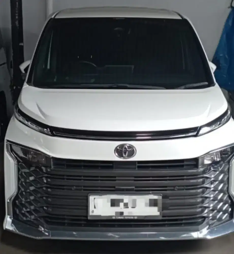 TOYOTA VOXY 2.0 CVT TAHUN 2022