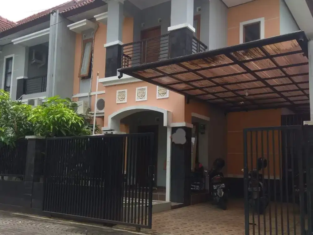 Rumah 2 Lantai dekat Al Azhar dan Mall JCM - IS