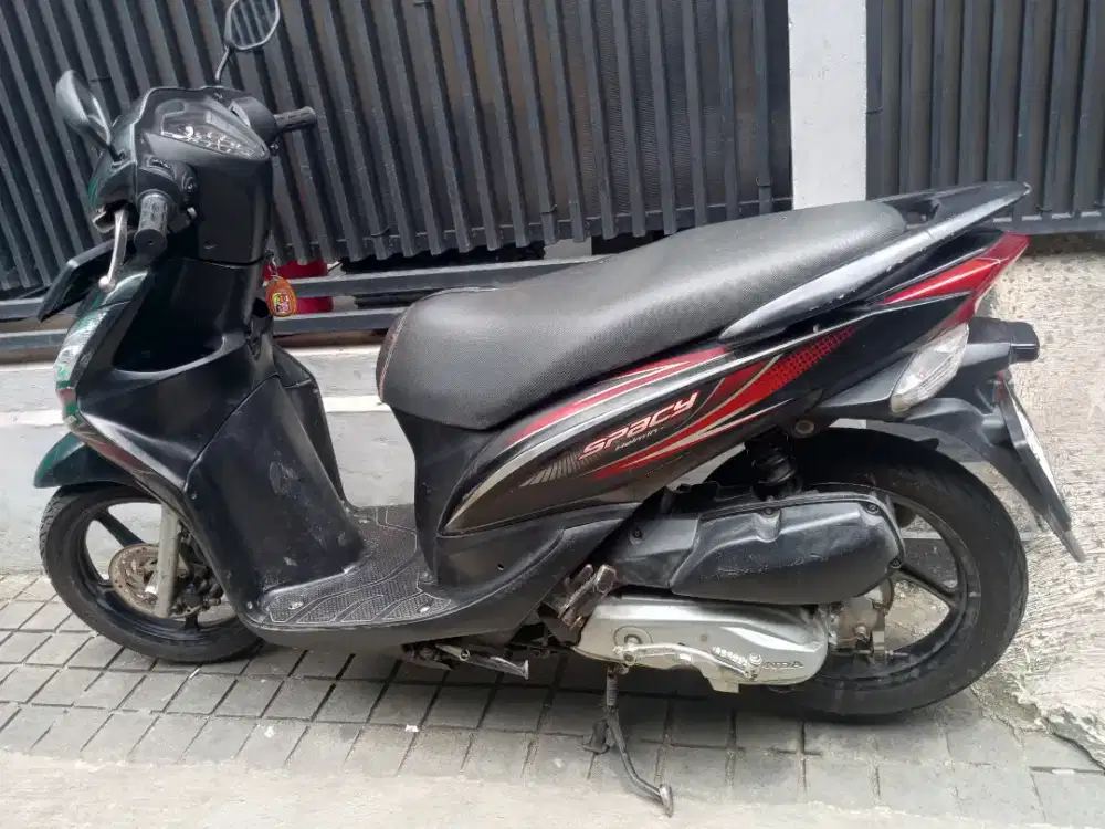 Honda.  Spacy.  th. 2011.  Karbu