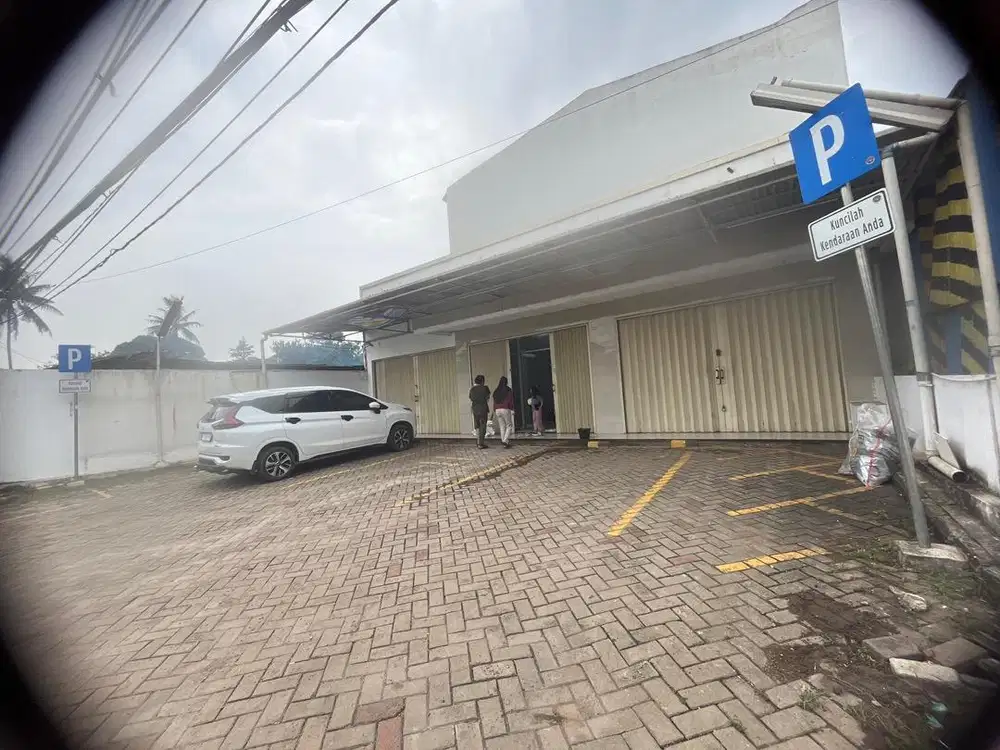 Siap pakai Disewakan ruko 3pintu 2lantai