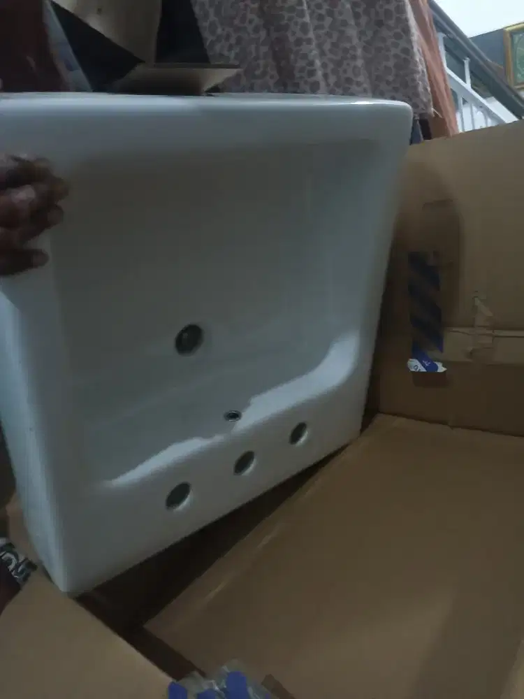 Wastafel/lavatory merk TOTO type LW641 & LW642