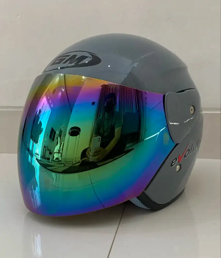 Helm GM Evolution Grey kaca Polarized Pelangi