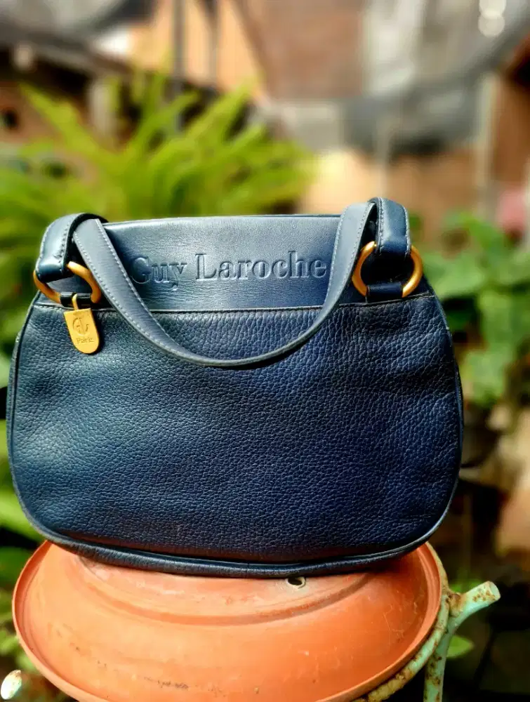 Tas GUY LAROCHE Shoulder bag kulit Asli Size Medium