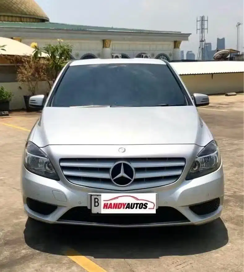 Mercedes Benz B200 Tahun 2013 Automatic Abu abu Metalik