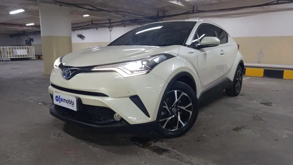 Pajak Panjang TDP 15JT Toyota CHR 1.8 Hybrid-AT 2019 Hitam