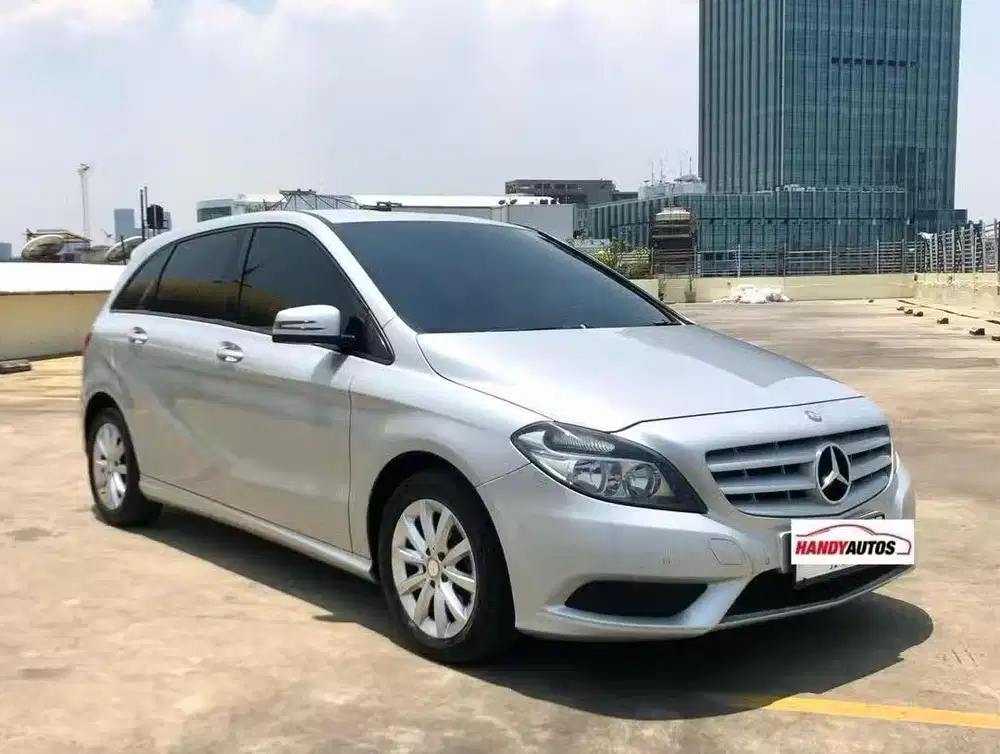 Mercedes Benz B200 Tahun 2013 Automatic Abu abu Metalik