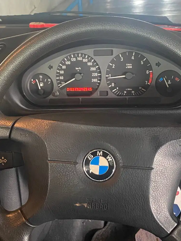 BMW 318i 1998 Bensin