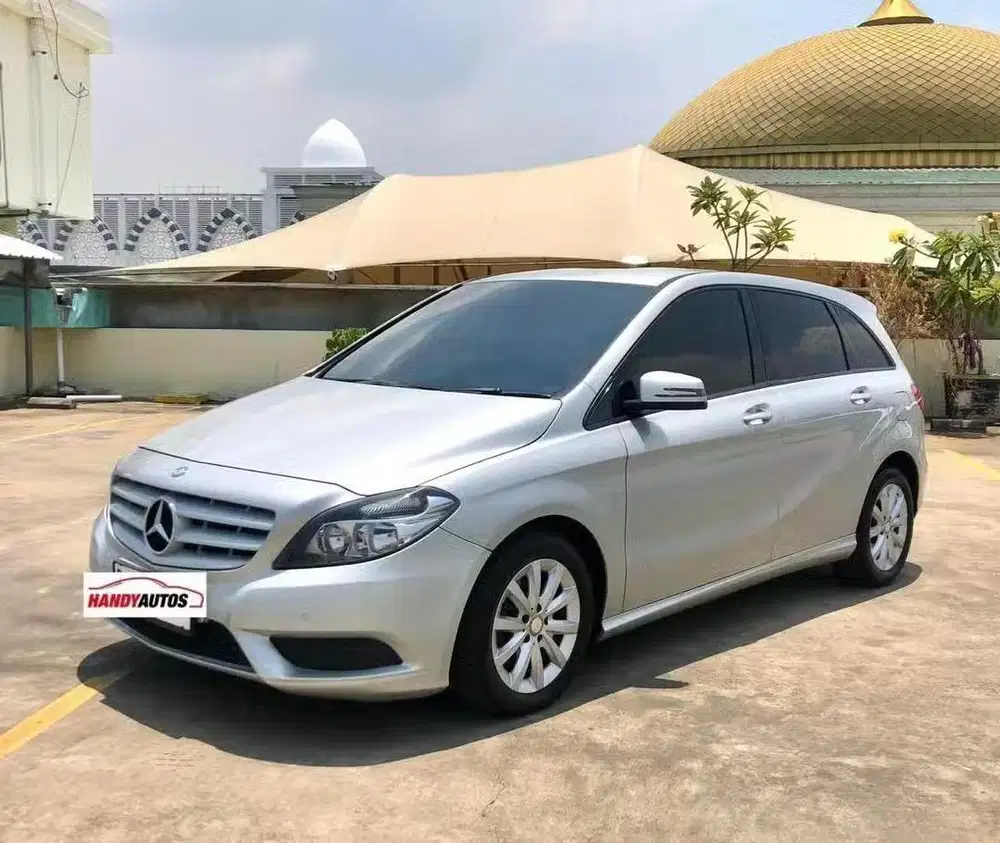 Mercedes Benz B200 Tahun 2013 Automatic Abu abu Metalik