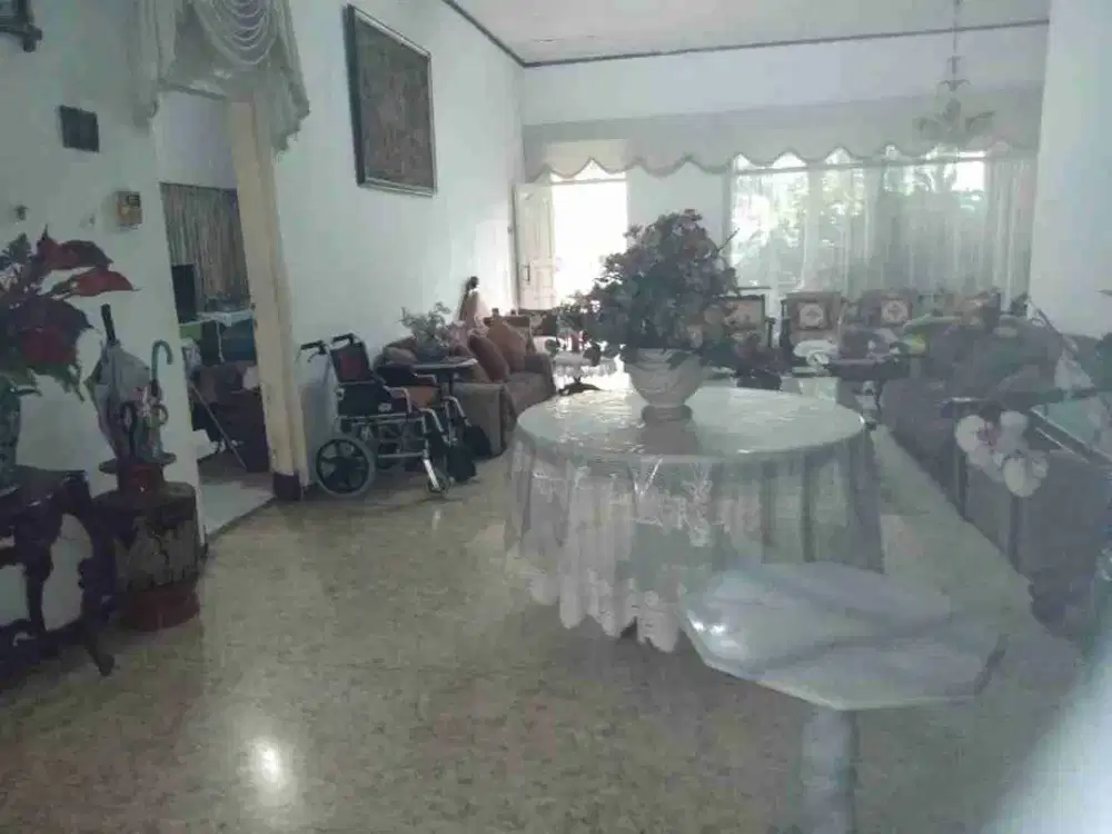 Rumah Luas di Blok S Kebayoran Baru Jaksel