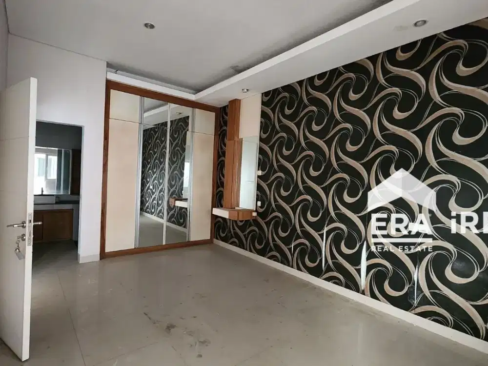 DIJUAL RUMAH 2 LANTAI DI SOLO DEKAT AKPER HUSADA