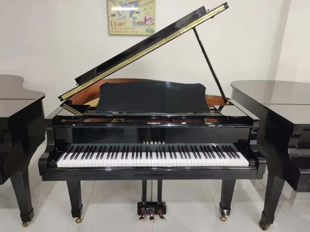 Yamaha grand piano G2-R gold plate hitam mulus Made in Japan