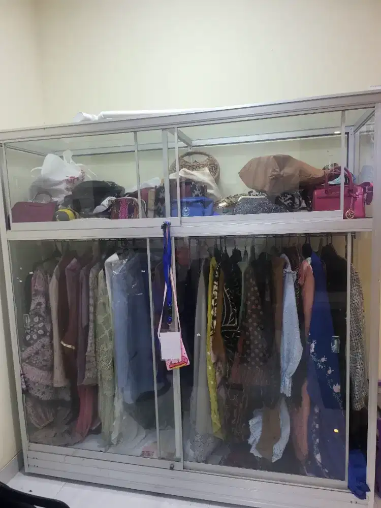 DIJUAL CEPAT LEMARI ETALASE ALUMINIUM FULL KACA