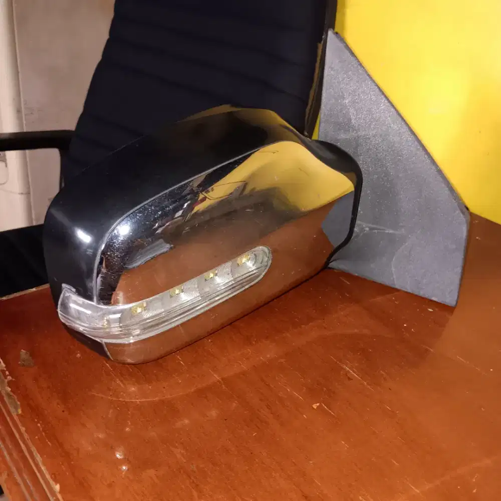 Spion kanan panther. Touring