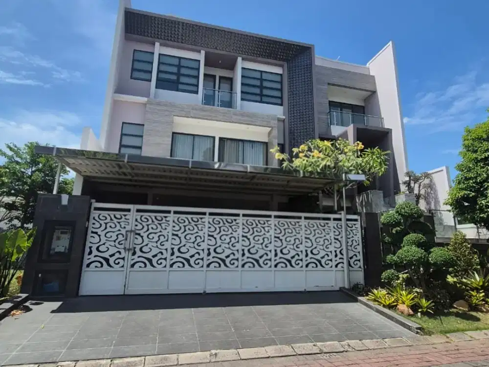 Rumah 3 Lantai Bagus Furnished di Citraland North Emerald