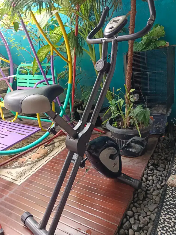 SMART BIKE – SEPEDA FITNESS PRAKTIS UNTUK DI RUMAH