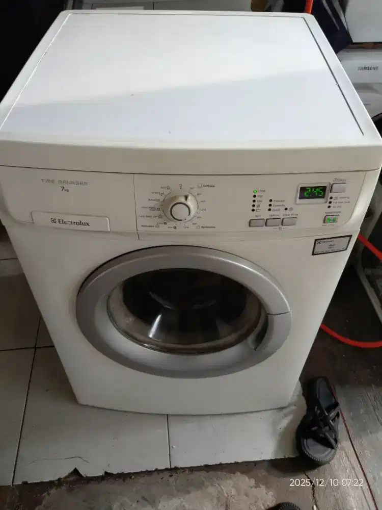 Mesin cuci Electrolux front loading