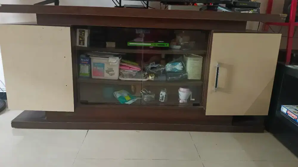 Meja tv uk 1 meter ½