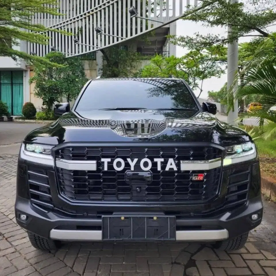 TOYOTA LANDCRUISER 300 GR SPORT 3.4L DIESEL AT AWD 2025
