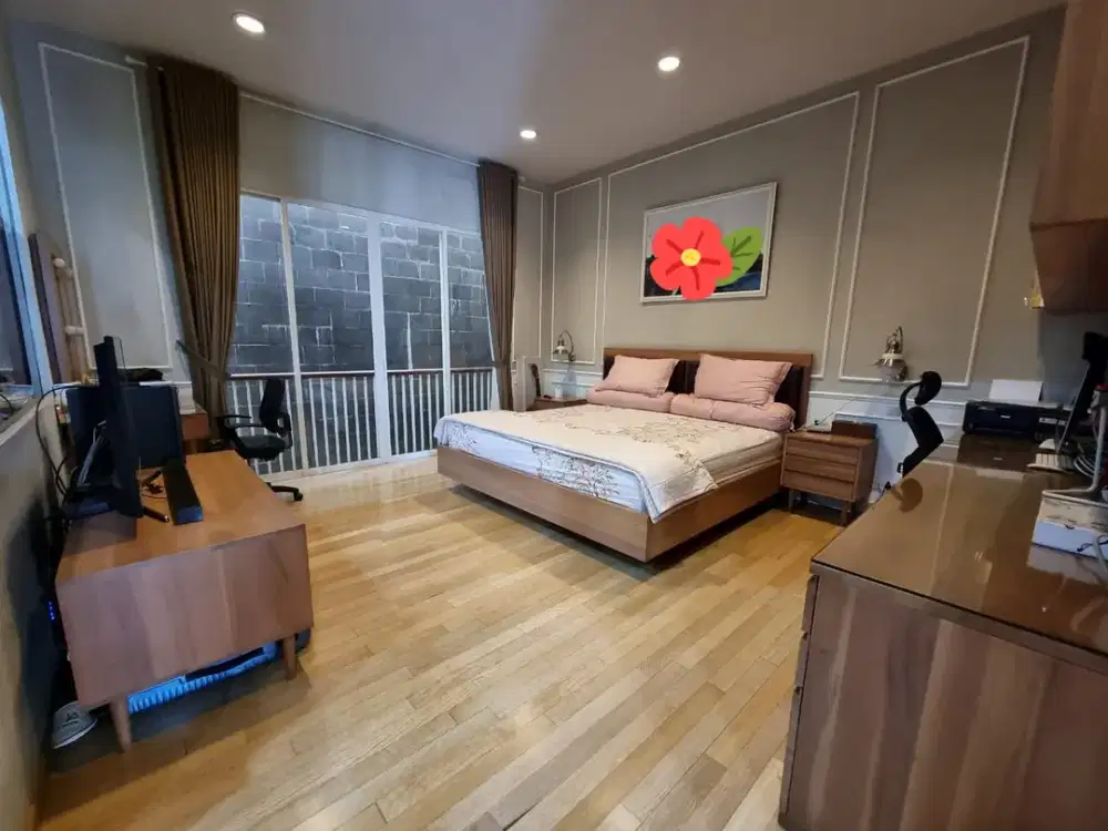 Dijual Rumah 3 Lantai di Manyar Permai LT.8x17m2 Harga Nego